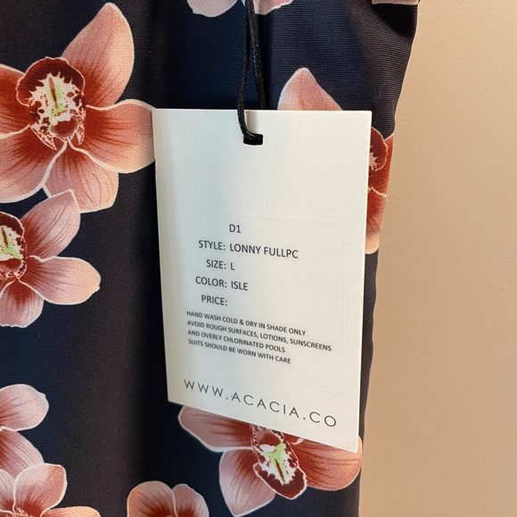 Acacia Lonny One Piece - Picture 3 of 8